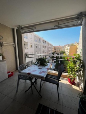 Etoile d'Antibes one bedroom apartment in the center with parking